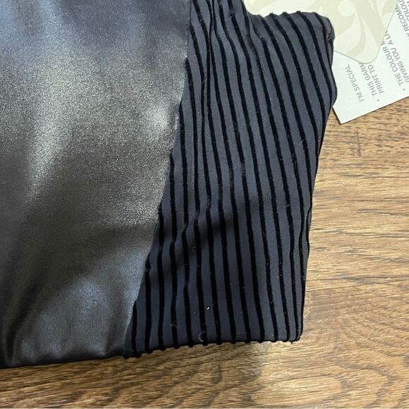 NWT FABLETICS Principal Motion365+ Low Impact Bra Black Shine Size XS - Picture 4 of 11